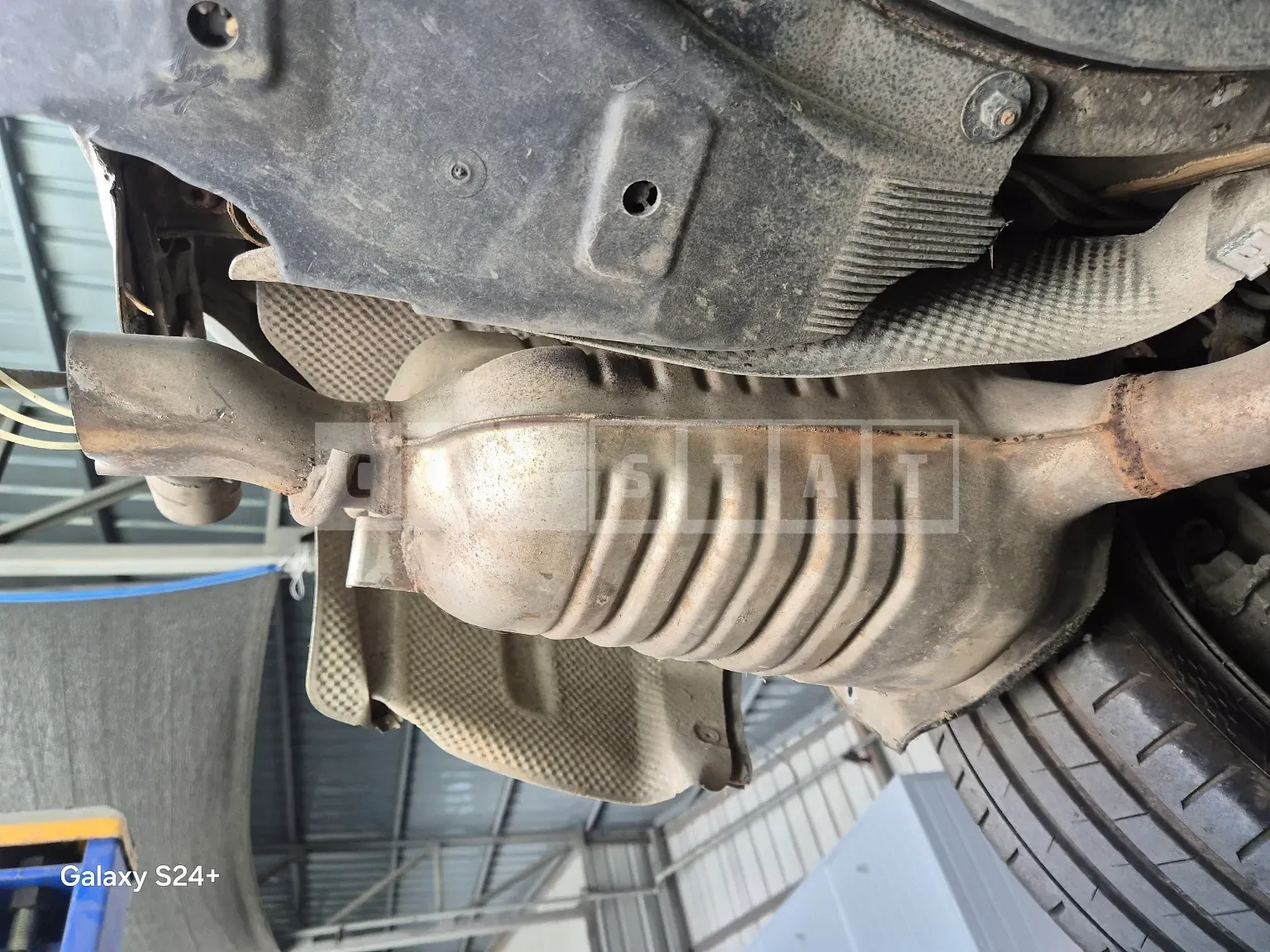 Photo 2 of 6: 2025 Mercedes-Benz (parts) E350 4Matic Exhaust Fight And 1 Other — Korean insurance auction