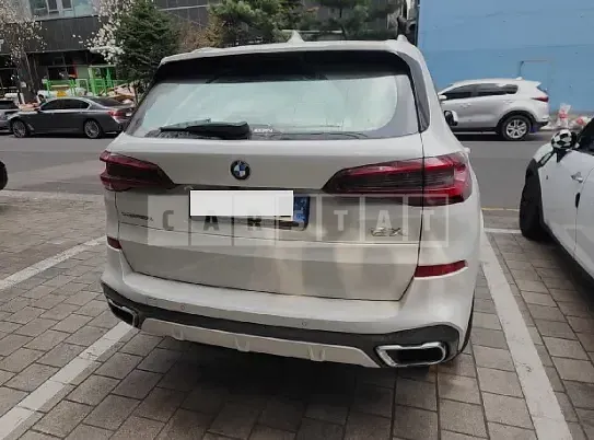 Photo 2 of 9: 2021 BMW X5 xDrive30d, VIN WBAJU8100M9E88146 — Korean insurance auction