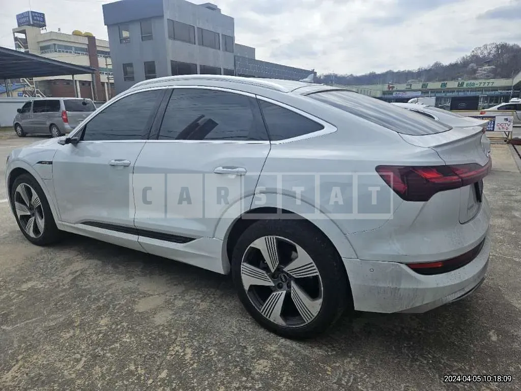 Photo 2 of 21: 2021 Audi e-tron Sportback 55 quattro, VIN WAUZZZGE0MB043683 — Korean insurance auction