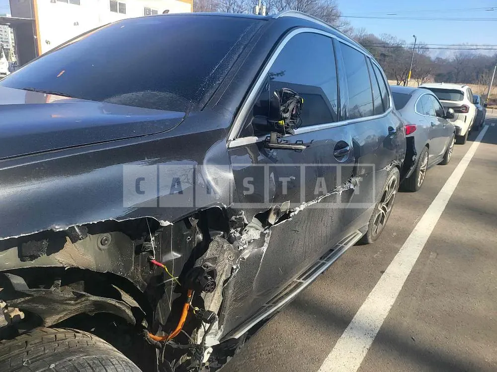 Photo 2 of 19: 2021 BMW X5 xDrive 45e, VIN WBATA6102N9J58447 — Korean insurance auction