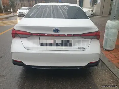 2019 TOYOTA AVALAN HYBRID