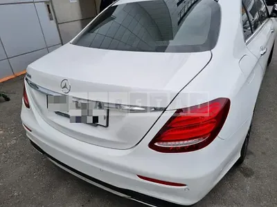 Photo 1 of 28: 2018 Mercedes-Benz E300, VIN WDDZF4JB8JA470680 — Korean insurance auction