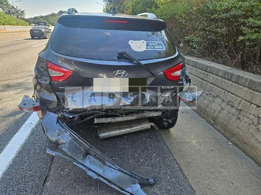 Photo 2 of 10: 2014 Hyundai Tucson ix, VIN KMHJC81BGMU001520 — Korean insurance auction