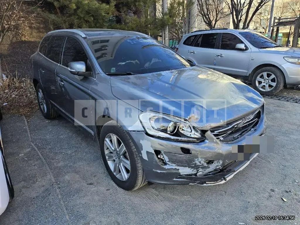 Photo 2 of 8: 2017 Volvo XC60D4 — Korean insurance auction