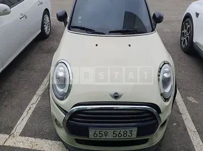 Photo 1 of 47: 2017 MINI Cooper D Five-Door, VIN WMWXT3102H2E27685 — Korean insurance auction
