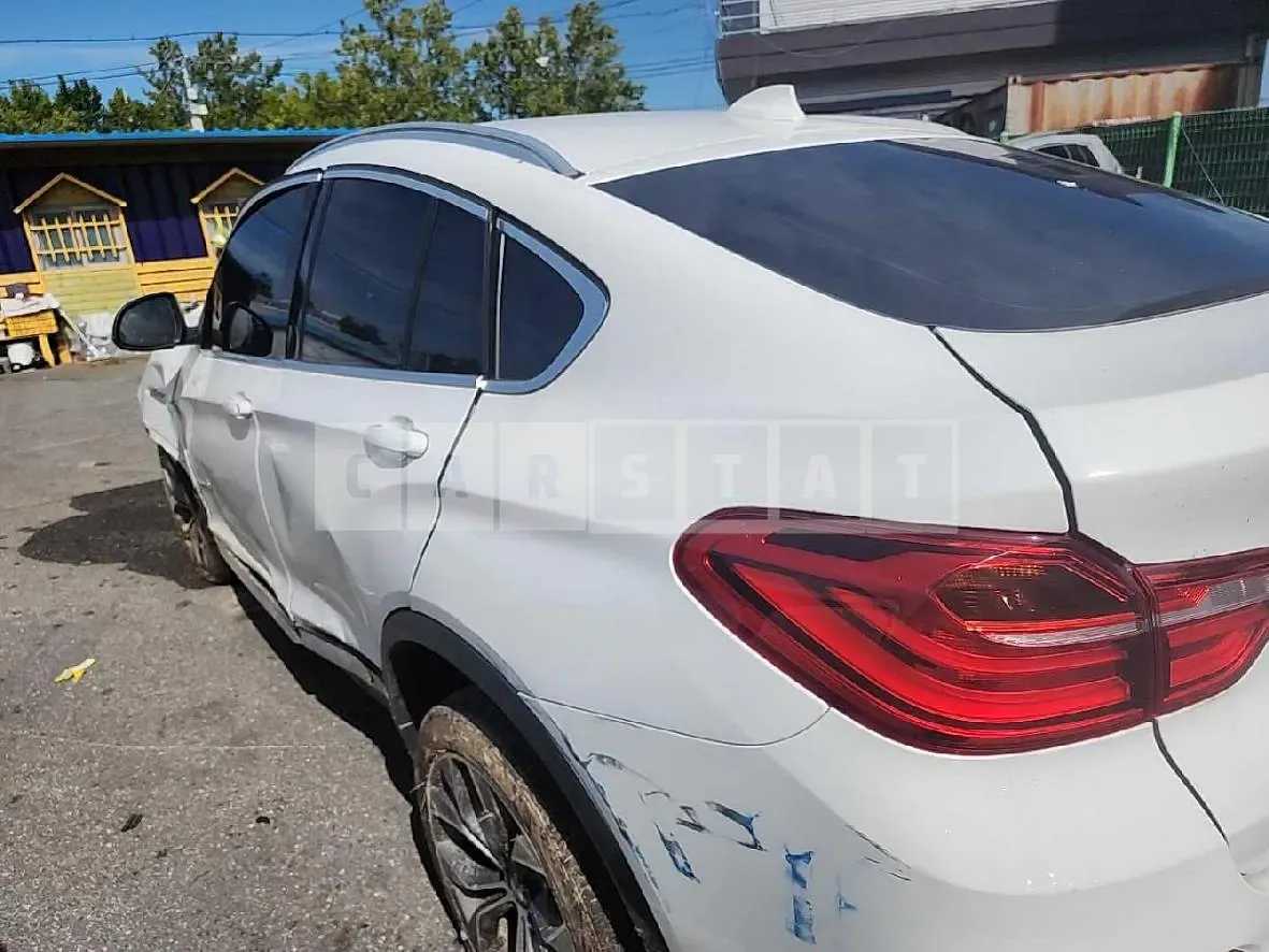 Photo 2 of 72: 2015 BMW X4 xDrive20d, VIN WBAXX1107F0L90681 — Korean insurance auction
