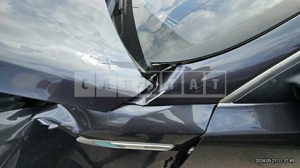 Photo 2 of 3: 2017 Kia K5 — Korean insurance auction