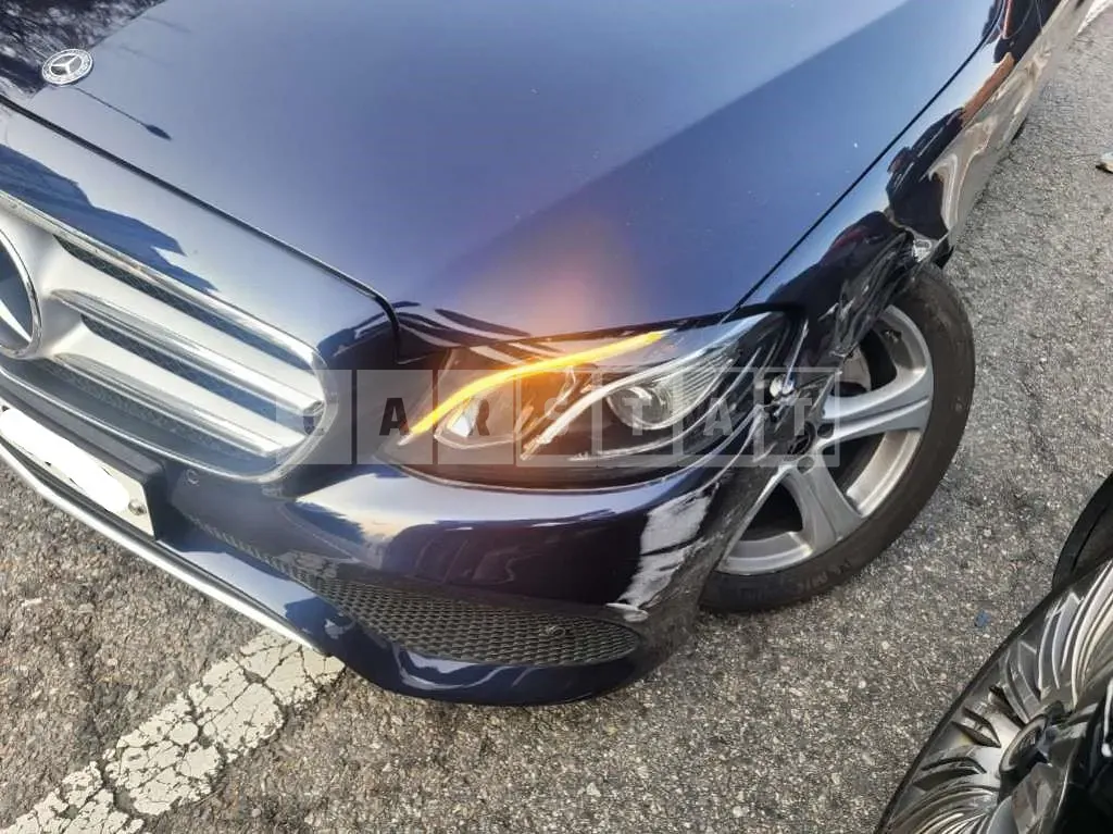Photo 2 of 3: 2018 Mercedes-Benz E 200, VIN WDDZF4CB5JA444065 — Korean insurance auction