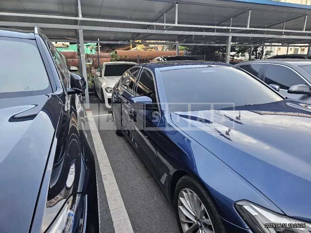 Photo 2 of 15: 2021 BMW 523d — Korean insurance auction