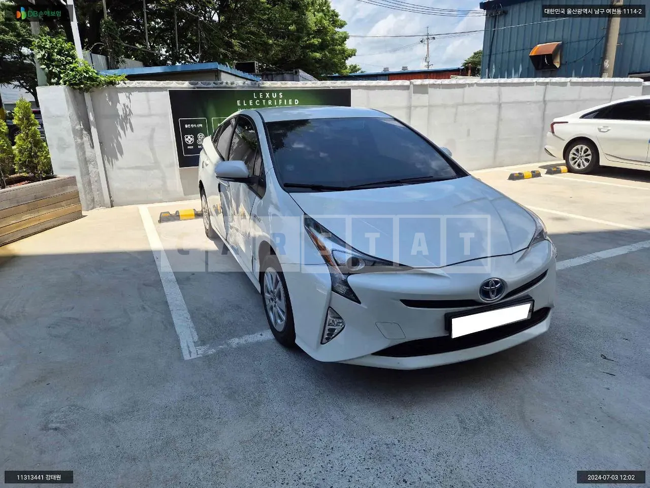 Photo 2 of 10: 2017 Toyota Prius, VIN JTDKBRFUXH3579719 — Korean insurance auction