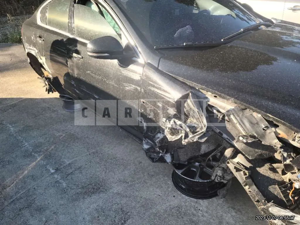 Photo 2 of 9: 2015 Jaguar XF 2.2d, VIN SAJAA05J1FDU45756 — Korean insurance auction