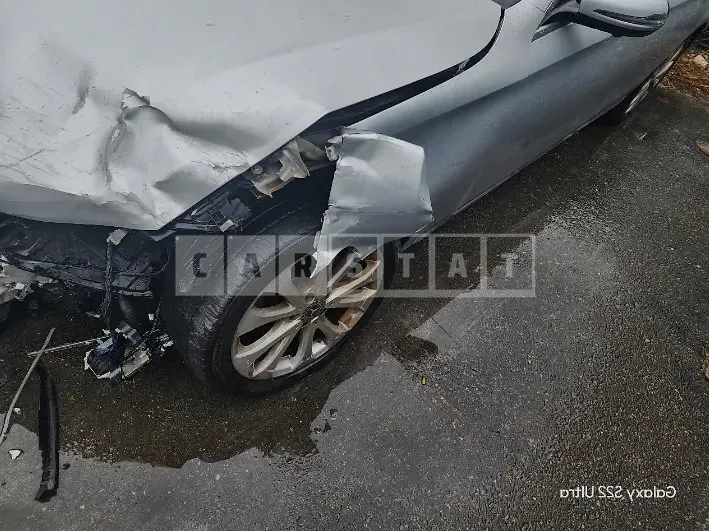 Photo 2 of 9: 2018 Mercedes-Benz E300 4Matic, VIN WDDZF4KB7JA295577 — Korean insurance auction