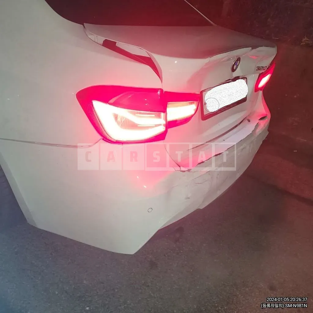 Photo 2 of 5: 2018 BMW 320i, VIN WBA8A9100JAH11521 — Korean insurance auction