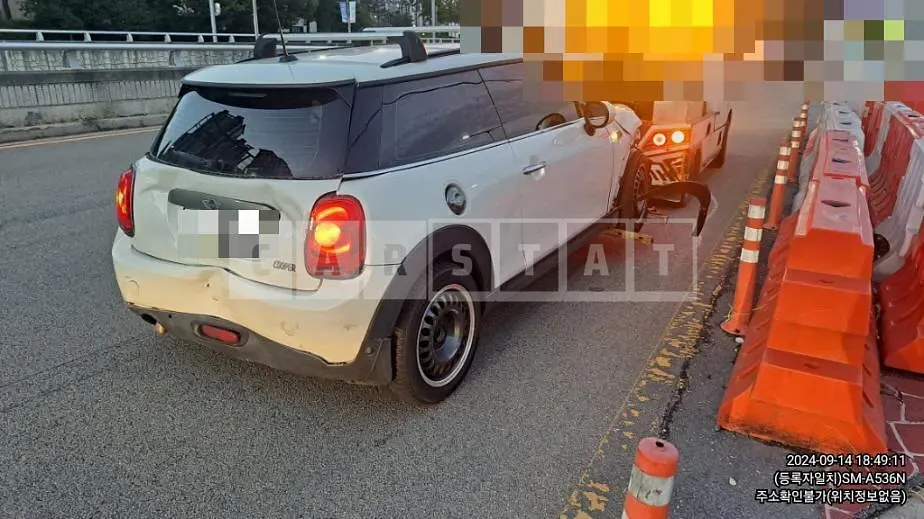 Photo 2 of 5: 2014 MINI Cooper — Korean insurance auction