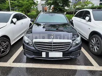 Photo 1 of 11: 2018 Mercedes-Benz E220 d 4Matic, VIN WDDZF0FB4JA378760 — Korean insurance auction