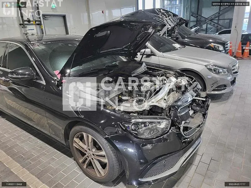 Photo 2 of 12: 2021 Mercedes-Benz E350 4Matic, VIN W1KZF8GB6MA955614 — Korean insurance auction