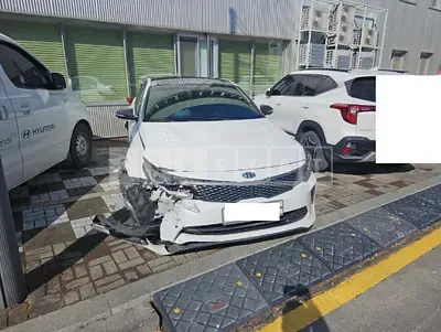 Photo 1 of 23: 2018 Kia K5, VIN KNAGV412BJA244221 — Korean insurance auction