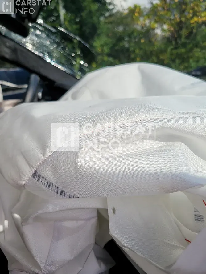 Photo 2 of 13: 2021 BMW 530e — Korean insurance auction