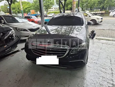 Photo 1 of 17: 2018 Mercedes-Benz E 300 — Korean insurance auction