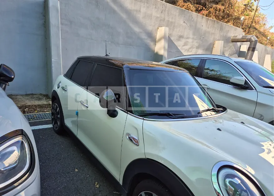 Photo 2 of 10: 2018 MINI Cooper SD Five-Door — Korean insurance auction