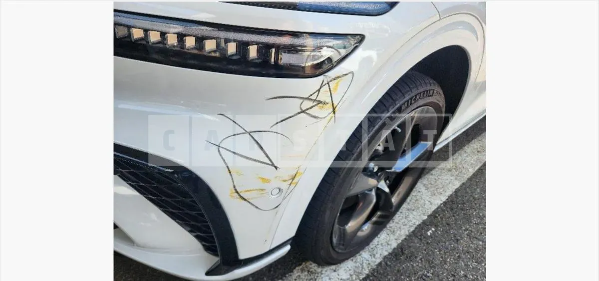 Photo 2 of 4: 2024 Genesis (parts) G70 Headlamp — Korean insurance auction