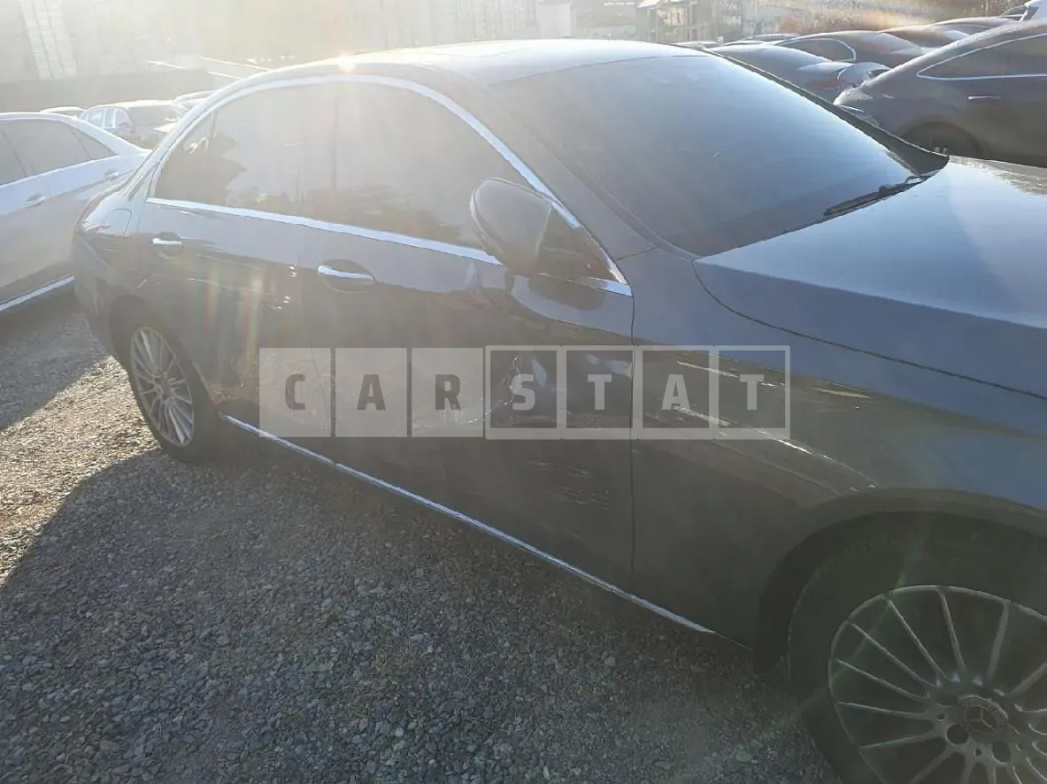Photo 2 of 45: 2021 Mercedes-Benz E250, VIN W1KZF4FB2NB008270 — Korean insurance auction