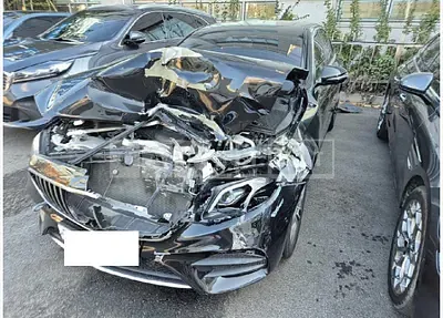 Photo 1 of 32: 2019 Mercedes-Benz E 300 — Korean insurance auction