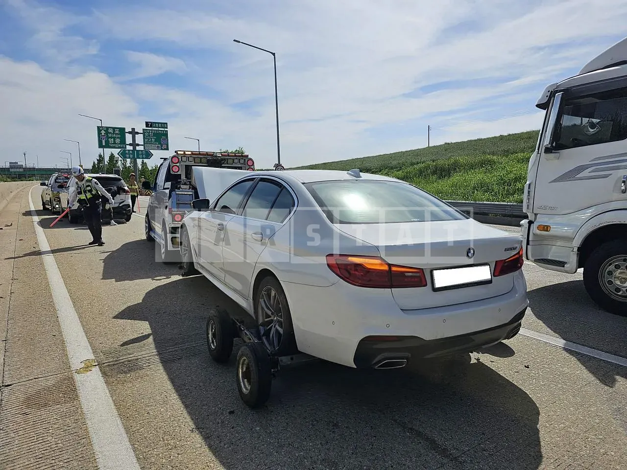 Photo 2 of 7: 2019 BMW 520d M Sport Package, VIN WBAJF3105KWW22027 — Korean insurance auction