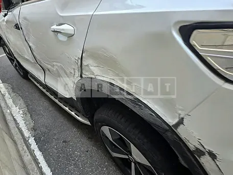 Photo 2 of 28: 2023 Volvo XC40 B4 AWD — Korean insurance auction