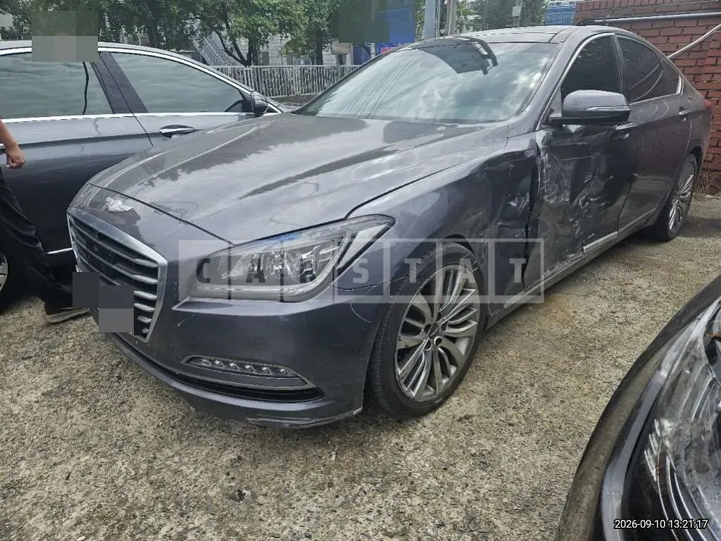 Photo 2 of 18: 2015 Genesis 3.3 — Korean insurance auction