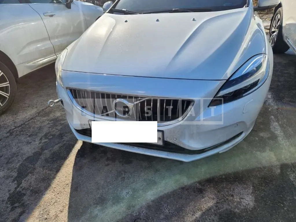 Photo 2 of 18: 2018 Volvo V40 D3 — Korean insurance auction