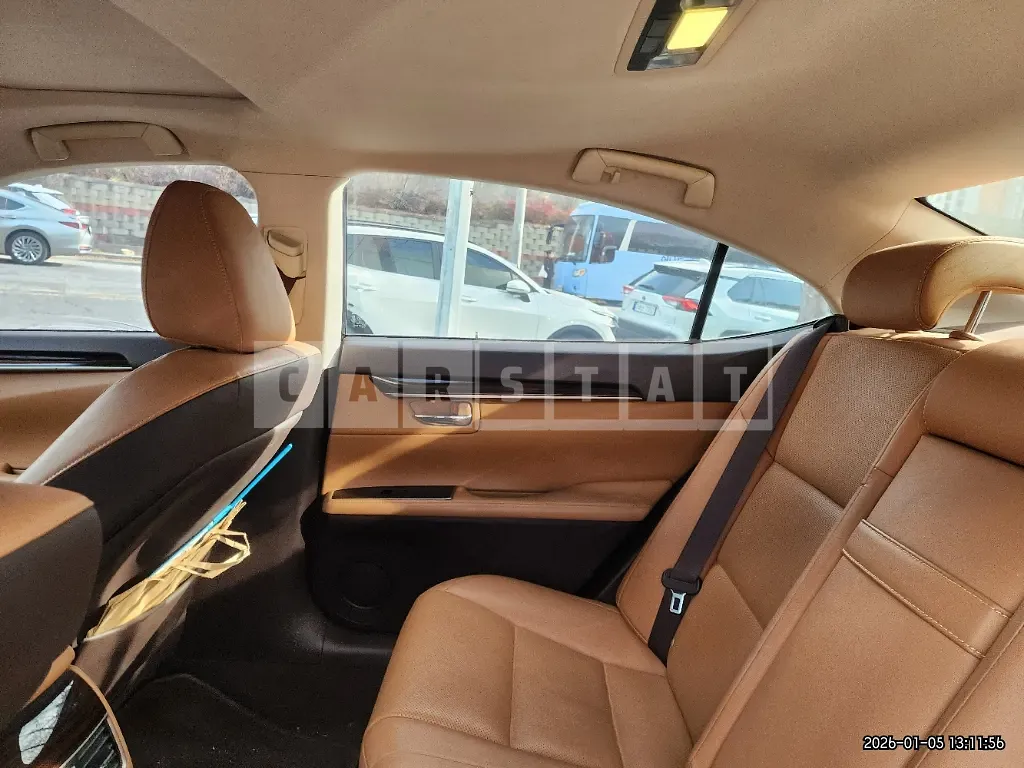 Photo 2 of 33: 2016 Lexus ES300h — Korean insurance auction