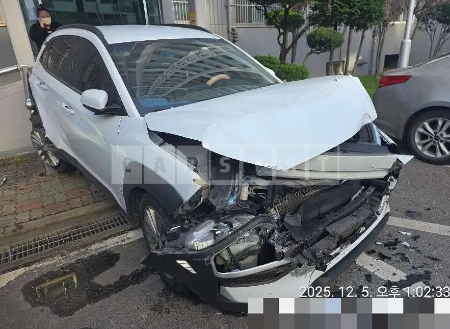 Photo 2 of 5: 2017 Hyundai Kona — Korean insurance auction