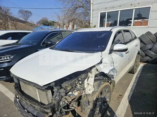 Photo 2 of 11: 2017 Kia Sorento, VIN KNAPH81ADHA365091 — Korean insurance auction