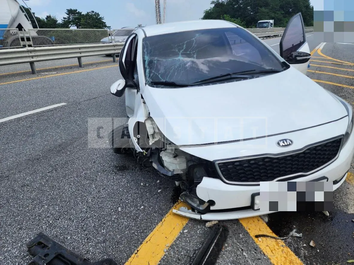 Photo 2 of 12: 2017 Kia K3 1.6 — Korean insurance auction