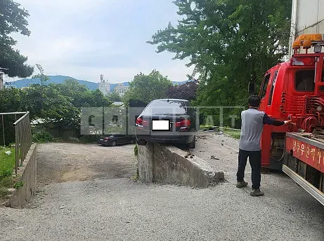 Photo 2 of 16: 2016 BMW 520d, VIN WBA5E5105GG073978 — Korean insurance auction