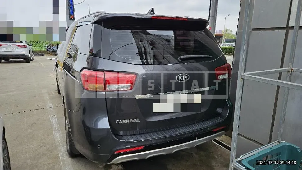 Photo 2 of 33: 2017 Kia Carnivals — Korean insurance auction