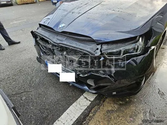 Photo 2 of 42: 2025 BMW 520i — Korean insurance auction