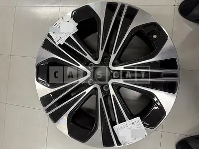 2025 (Parts) Mercedes-Benz E350e headlamp, wheel