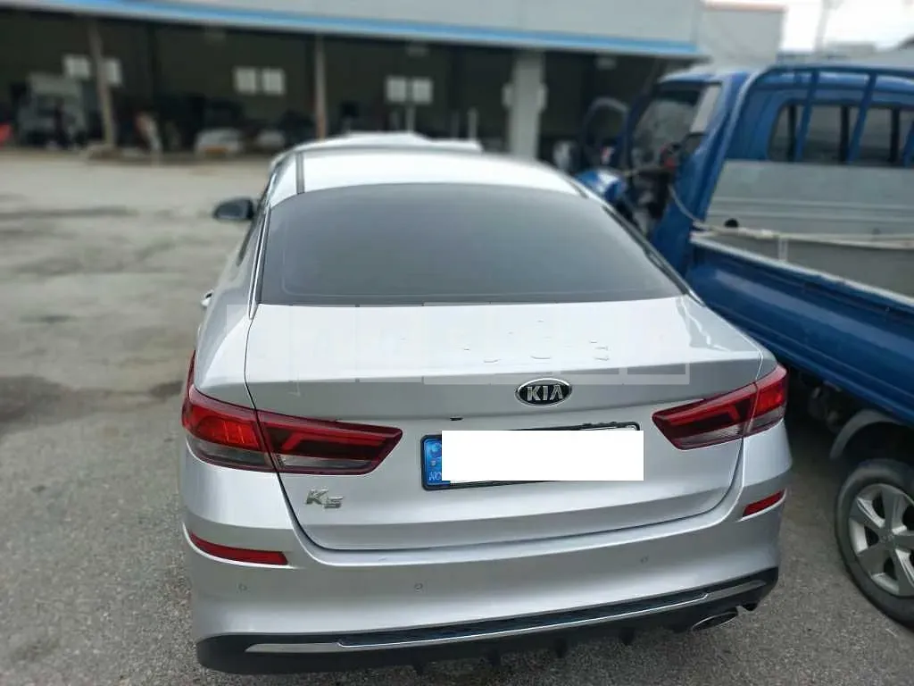 Photo 2 of 9: 2019 Kia K5 — Korean insurance auction