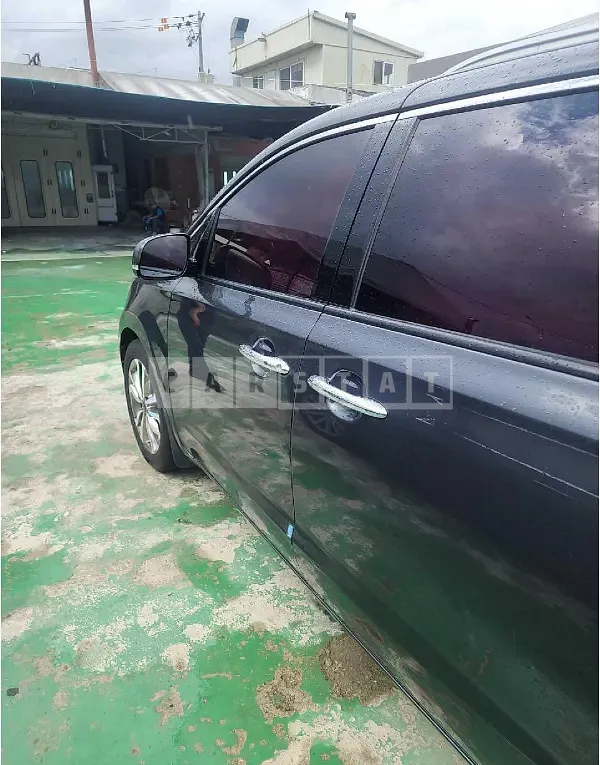 Photo 2 of 25: 2017 Kia Carnival — Korean insurance auction