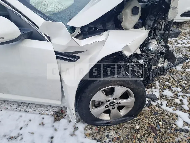 Photo 2 of 21: 2015 Kia K5 2.0, VIN KNAGN418BFA596334 — Korean insurance auction