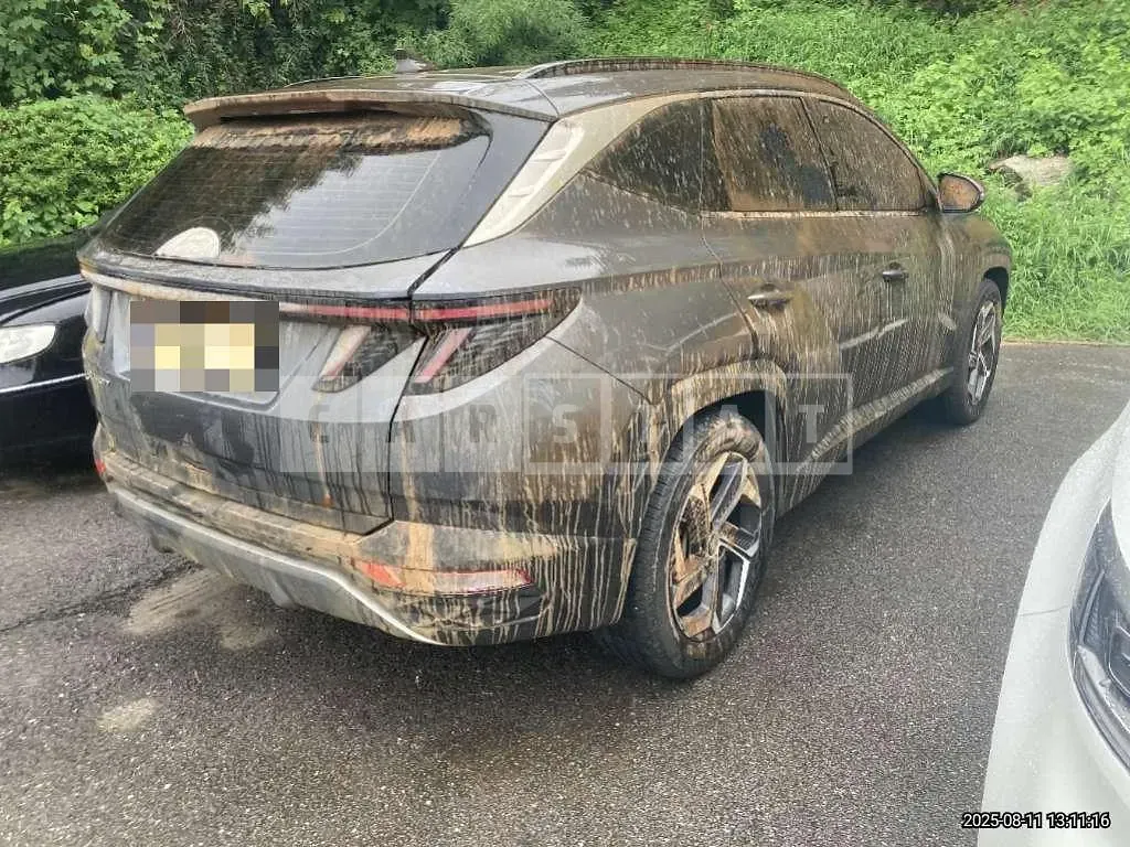 Photo 2 of 14: 2023 Hyundai Tucson NX4 — Korean insurance auction