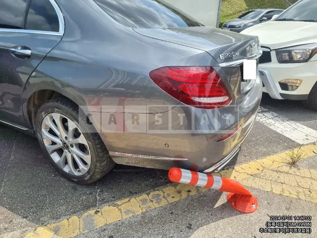 Photo 2 of 21: 2018 Mercedes-Benz E220 d 4Matic — Korean insurance auction