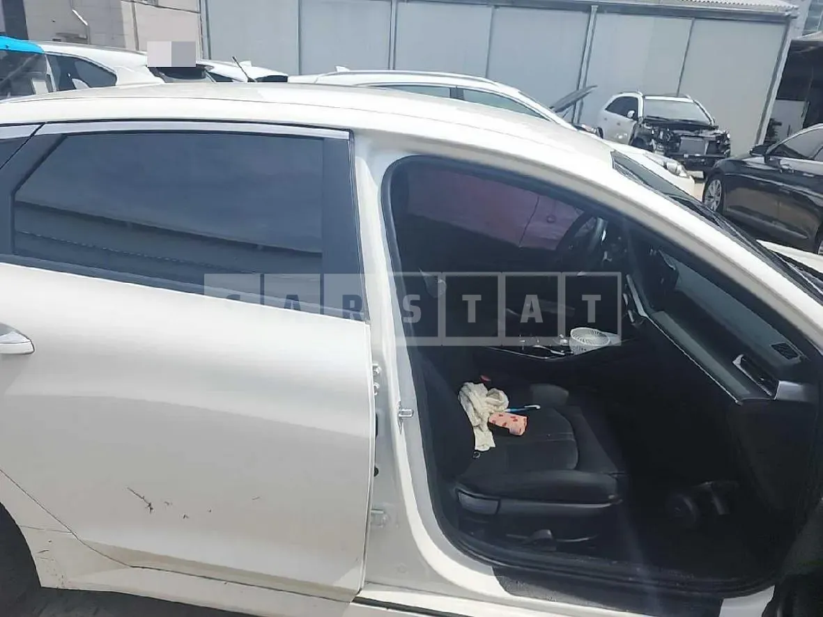 Photo 2 of 13: 2020 Kia K5, VIN KNAG1412BLA072403 — Korean insurance auction