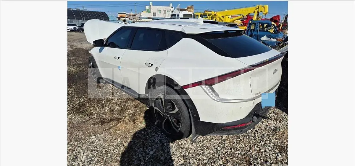Photo 2 of 33: 2023 Kia EV6 Long Range Earth — Korean insurance auction