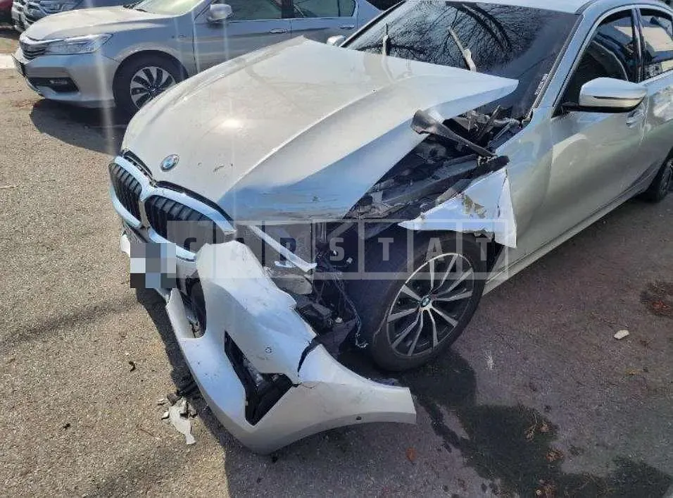Photo 2 of 15: 2019 BMW 320d — Korean insurance auction