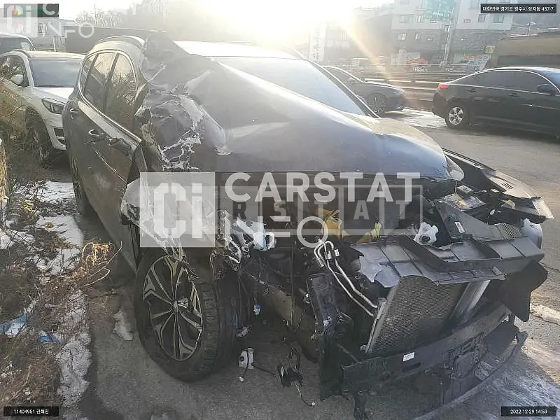 Photo 2 of 12: 2018 Hyundai Santa Fe, VIN KMHS281BBKU071002 — Korean insurance auction