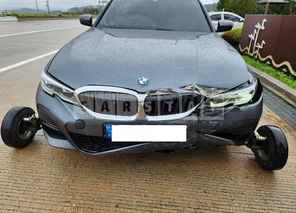 Photo 2 of 17: 2022 BMW 320i, VIN WBA5X5103NFL73273 — Korean insurance auction