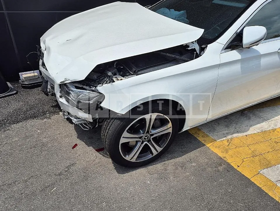 Photo 2 of 15: 2018 Mercedes-Benz E300 4Matic — Korean insurance auction
